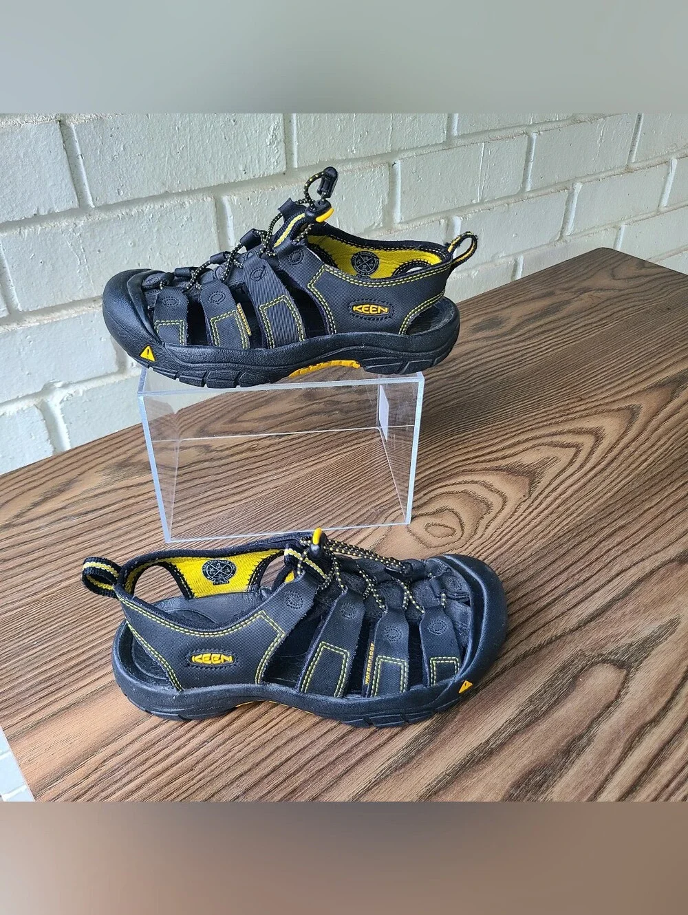 KEEN Newport H2 Water Sport Sandals Kids Size 4 Black Hiking Shoes Waterproof